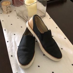 UGG Adley Slip-On Leather Sneakers 👑